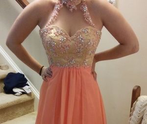 May Queen prom desss size 6... never worn.
